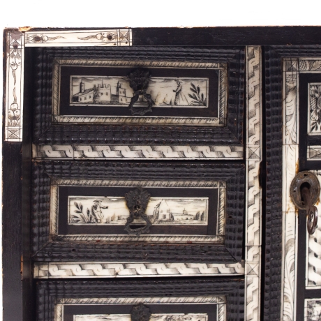 Monetiere in legno ebanizzato e intarsio in osso, Epoca '800 image 2