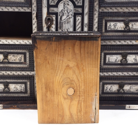 Monetiere in legno ebanizzato e intarsio in osso, Epoca '800 image 7