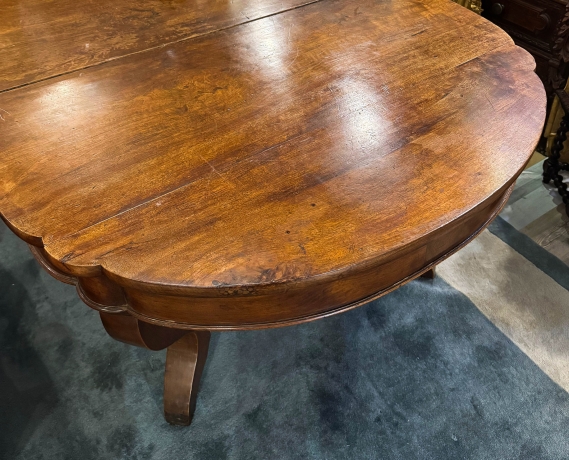 Tavolo allungabile a cestello piemontese in noce, Epoca '800 Periodo Restaurazione Misure: 80 × 160 × 130 cm Si tratta di un elegante tavolo allungabile a cestello, tipica produzione piemontese della prima metà dell’Ottocento, riconducibile al periodo d image 2